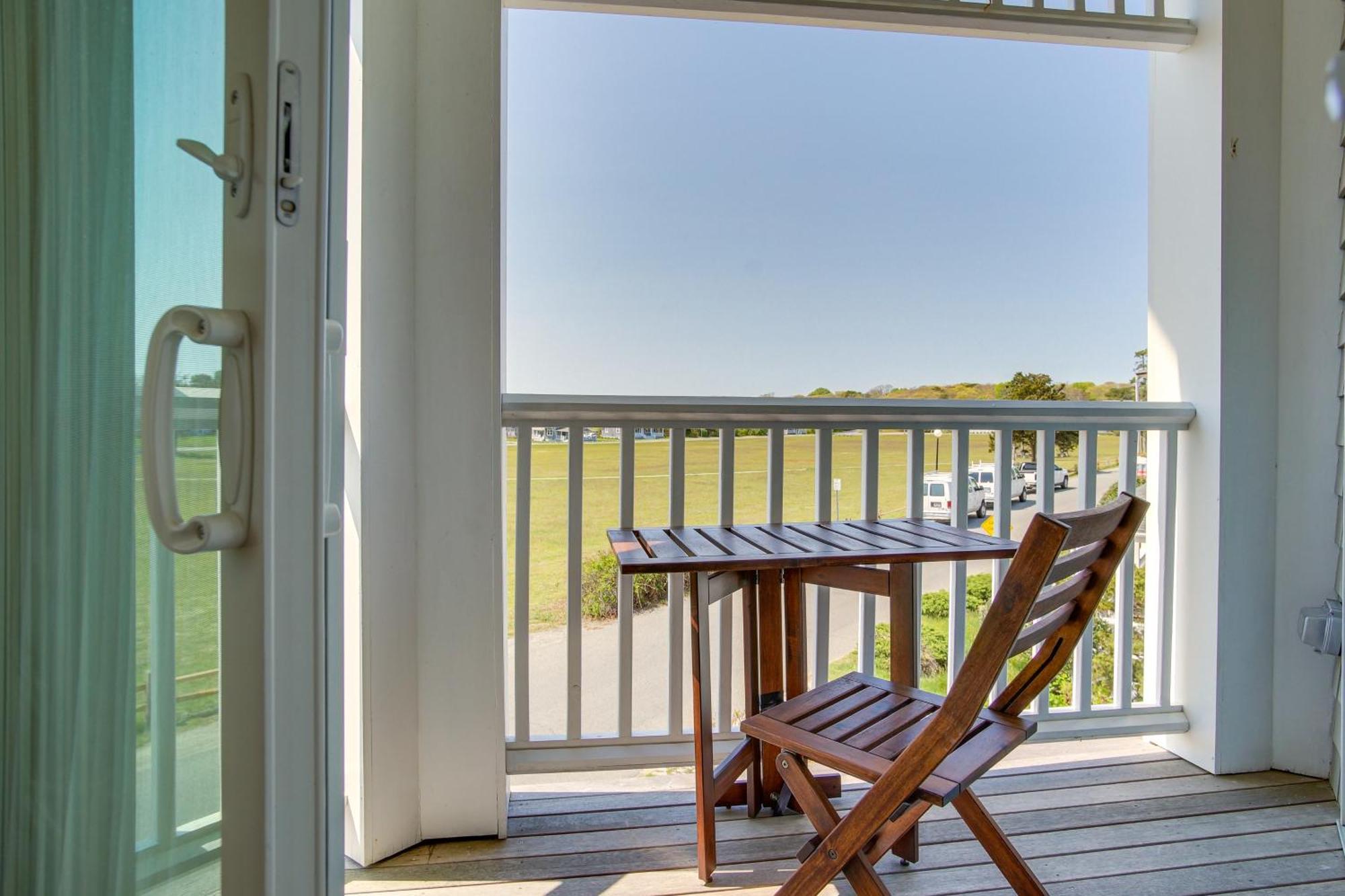 Breezy Oak Bluffs Condo - Steps To Inkwell Beach! المظهر الخارجي الصورة